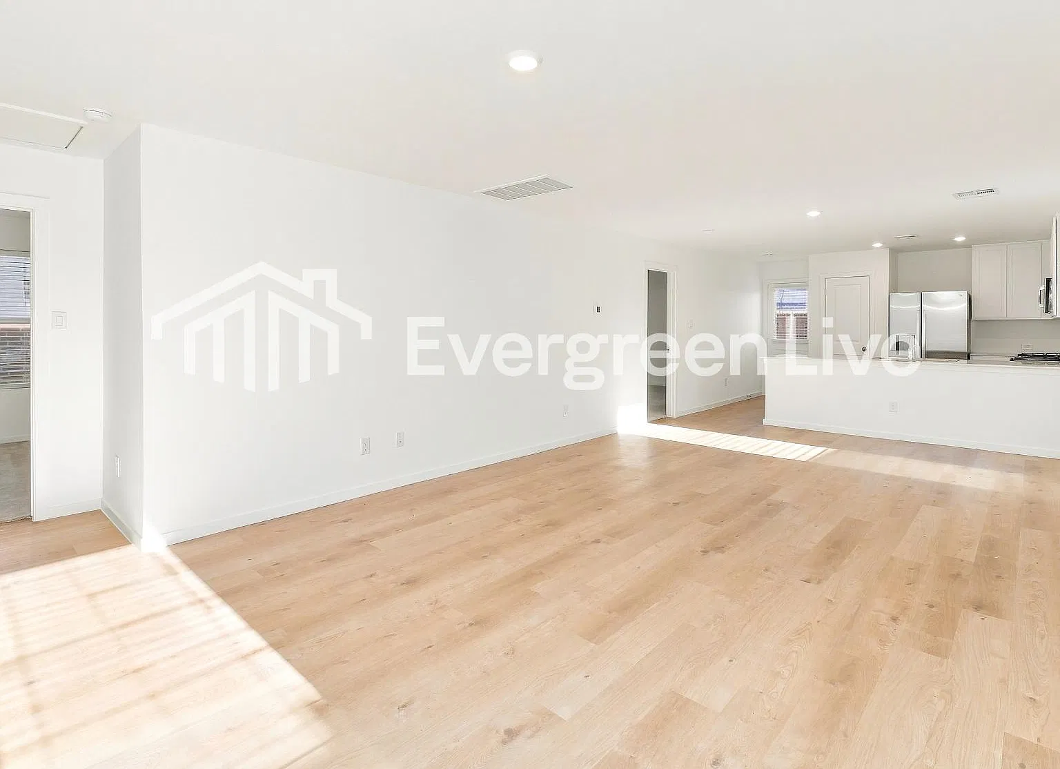 3 bed, 2.0 bath, 1411 sqft, $1,470 — Photo 3
