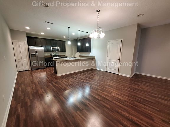 3rd image of 524 Hopewell Dr