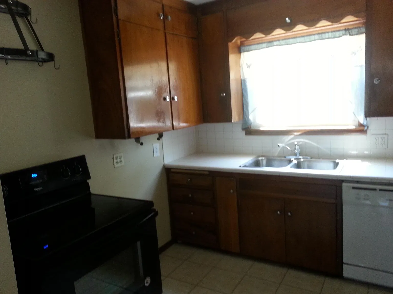 3 bed, 1100 sqft, $1,200 — Photo 2