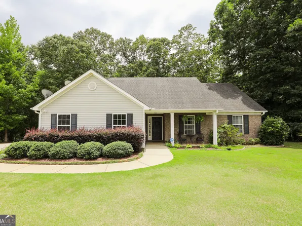 217 Whrite Pl, Grantville, GA 30220