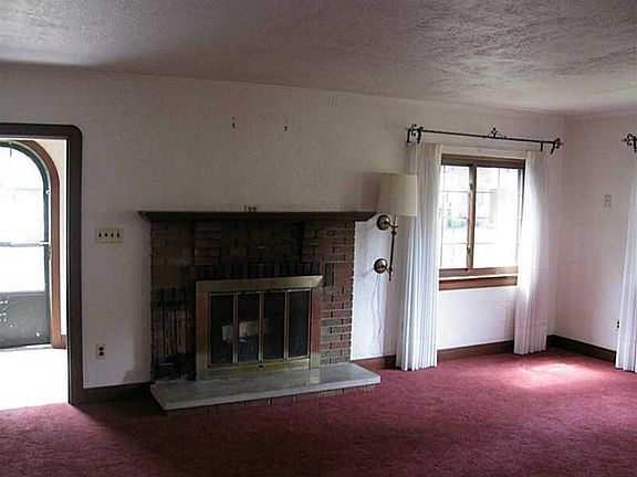 4th image of 415 Kahkwa Blvd