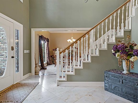3rd image of 3309 Henri Ct