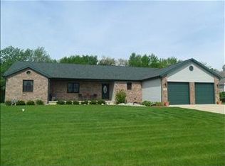 346 Deerfield Rd, Valparaiso, IN 46383