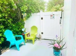 8975 SW 156th St, Palmetto Bay, FL 33157