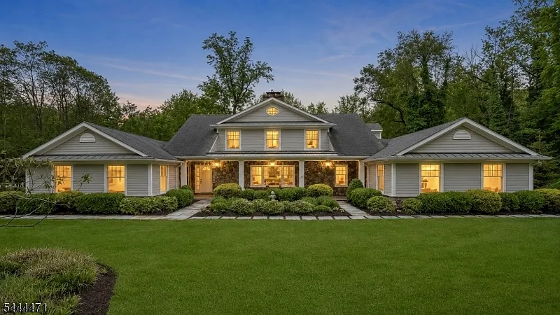 4 bed, 4.5 bath, $12,500 — Photo 2