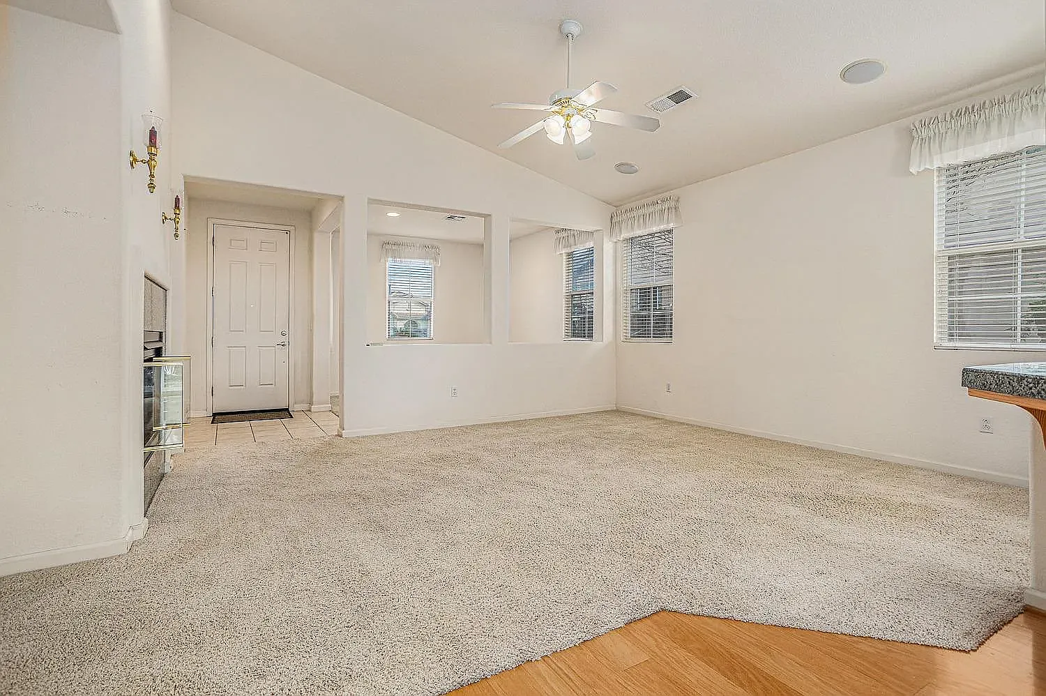 3 bed, 1588 sqft, $2,999 — Photo 3