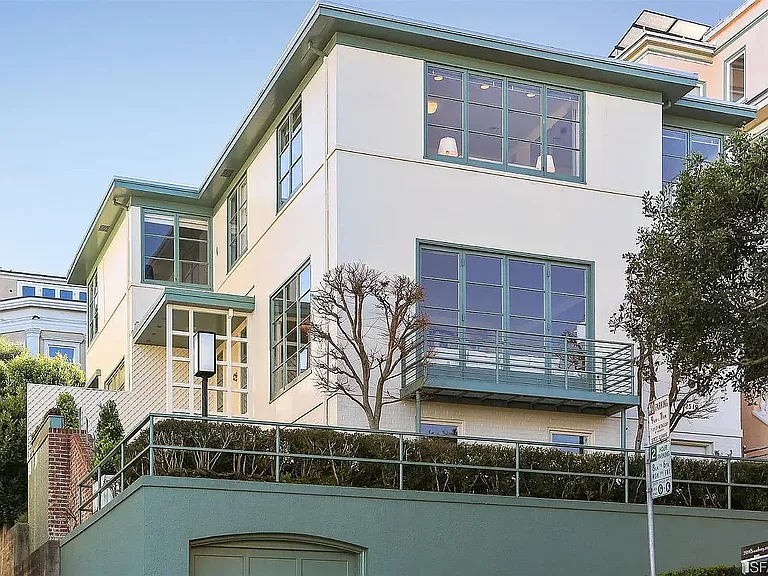 2519 Broadway St — Photo 1
