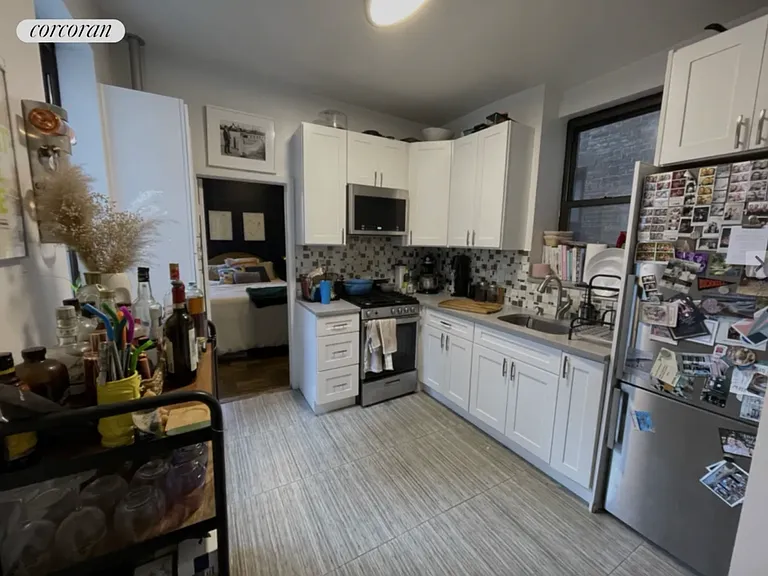322 W 47th St #2R — Photo 8