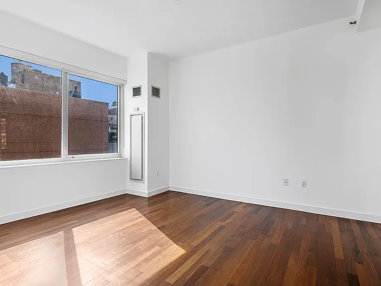 8 Union Sq S #6B — Photo 4