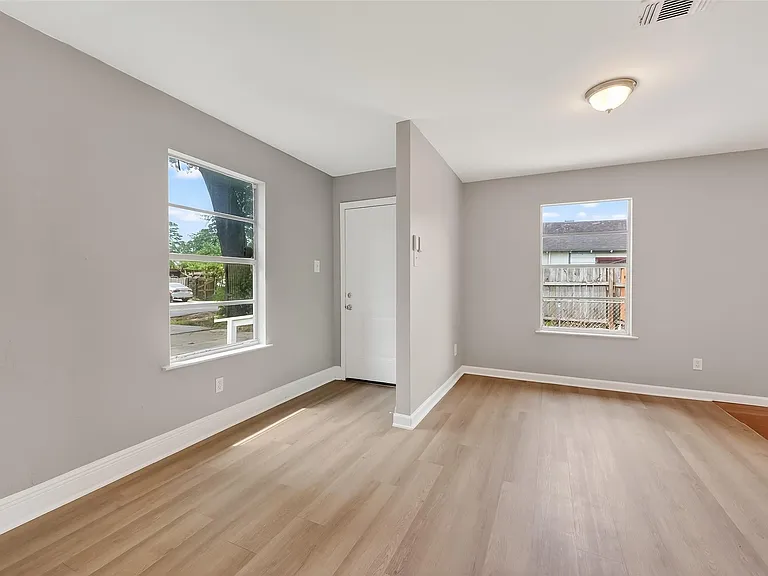 2446 Mayview Dr — Photo 10