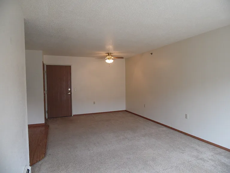Fox Valley Meadows Apartments — Photo 16