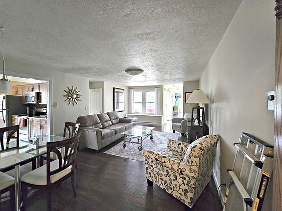 4th image of 380 Church St