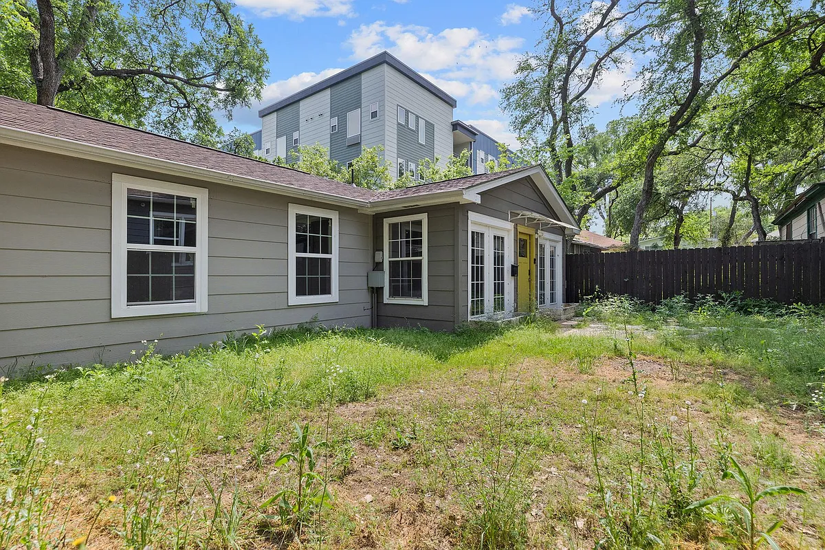 Building Photo - 3909 Willbert Rd #B