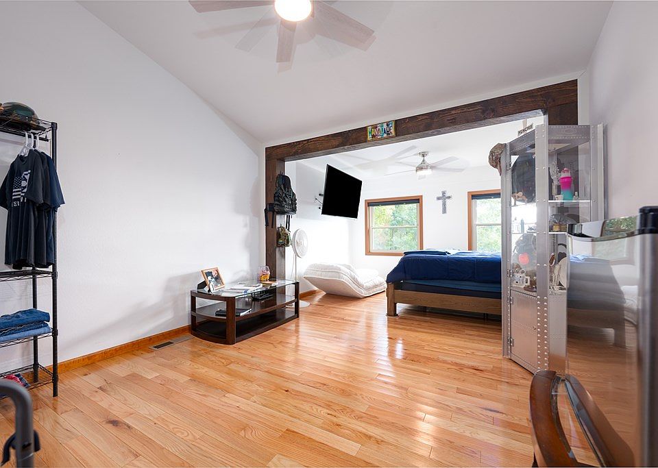 31st image of 124 Graystone Dr