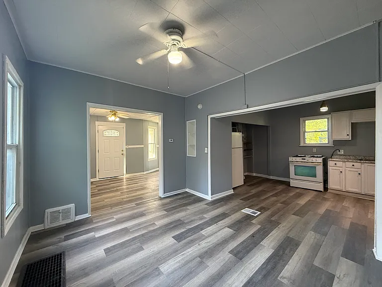 7610 Jeffries Ave — Photo 5