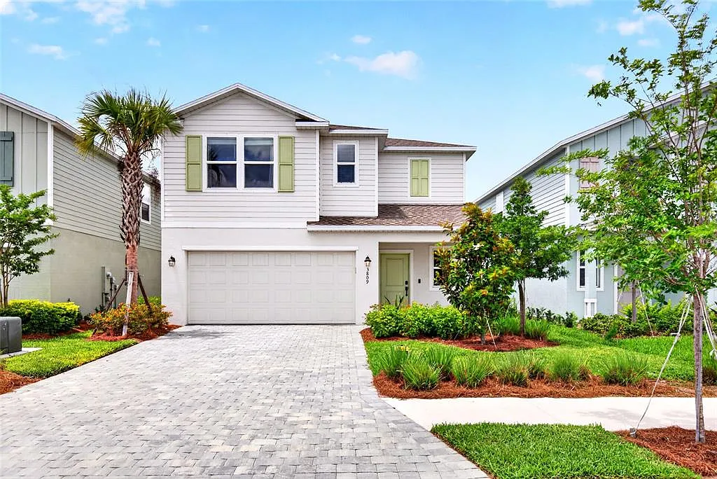 6 bed, 3.0 bath, 2463 sqft, $2,750 — Photo 1