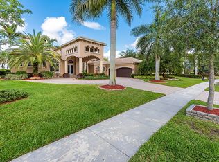3055 Lake Ridge Ln, Weston, FL 33332