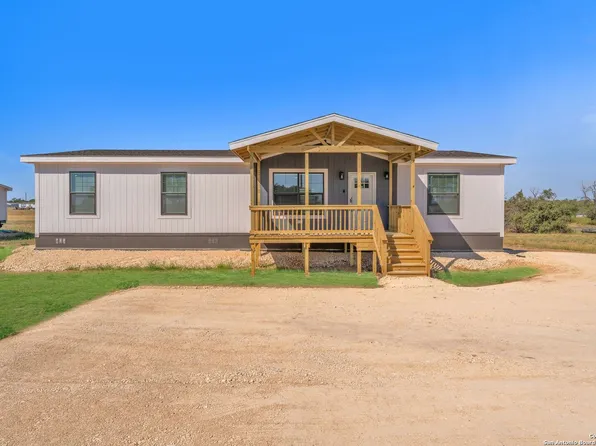 757 Rossville Rd, Somerset, TX 78069