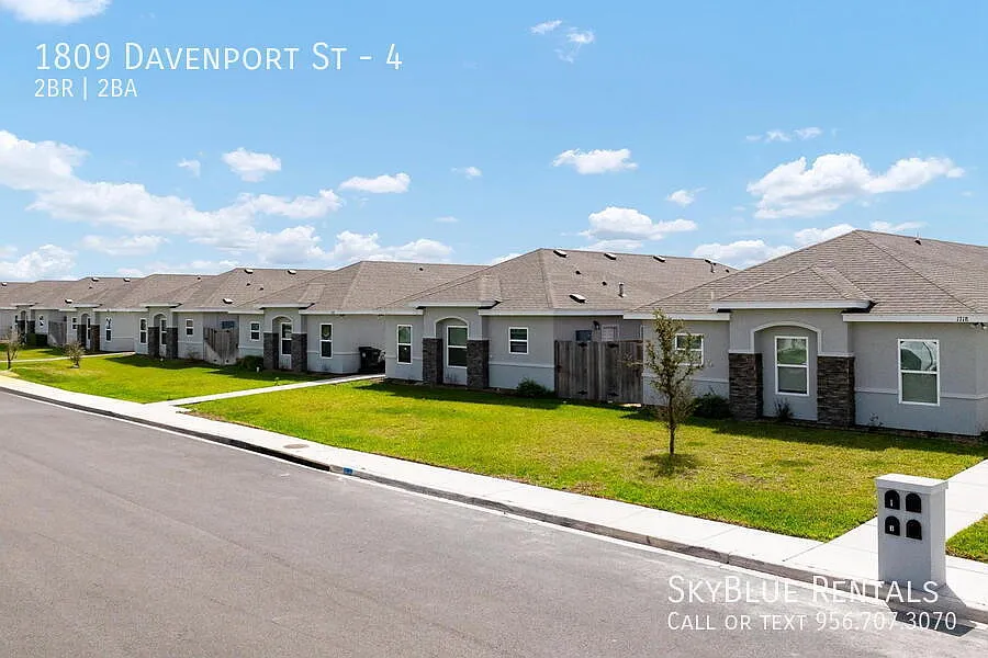 "Charming 2-Bed Oasis with Granite Finishes in Weslaco Your Perfect 938 sq ft Retreat!" — Photo 2