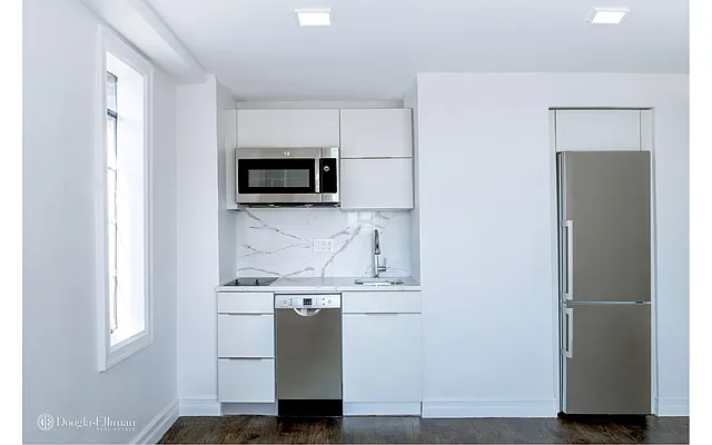 Sold by Douglas Elliman | media 14