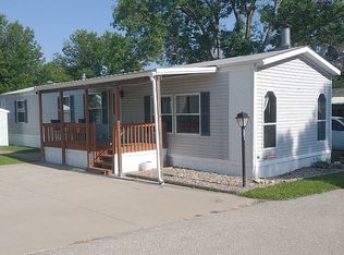 321 Deerwood Dr, Anamosa, IA 52205