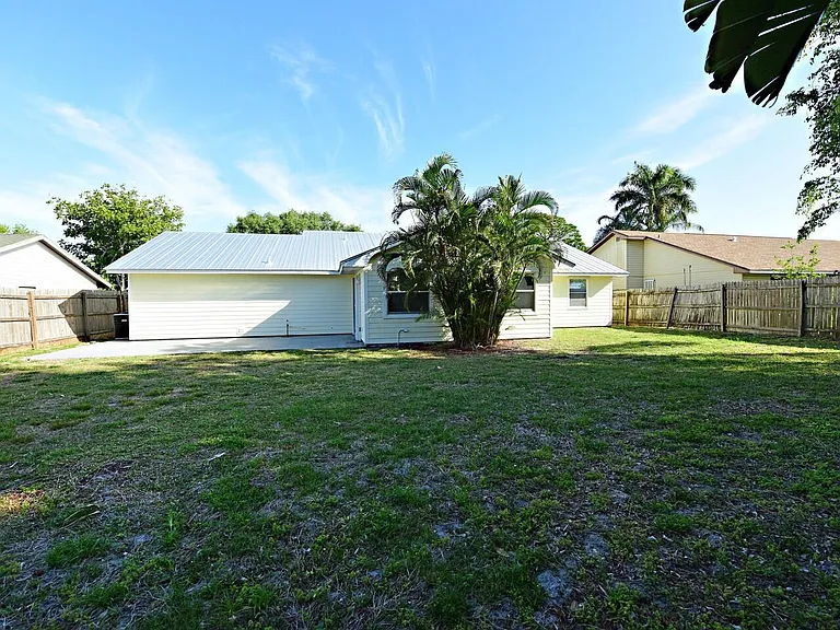 598 NE Maranta Terrado — Photo 20