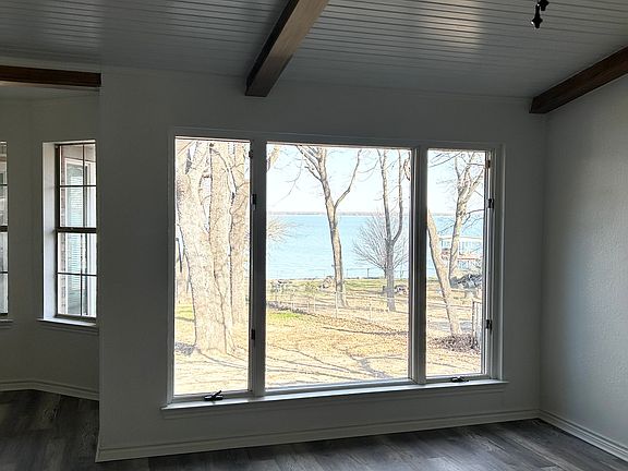 3rd image of 832 Shoreline Dr