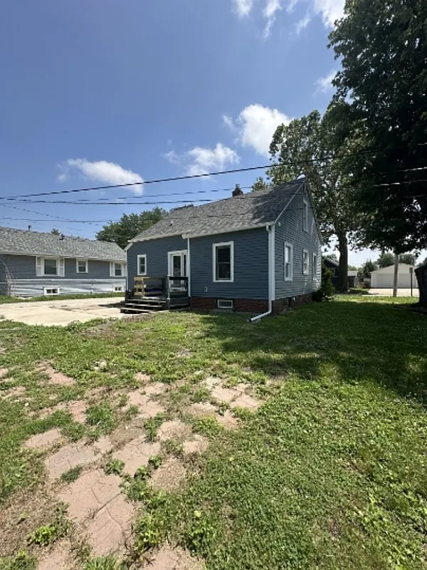 3 bed, 2.0 bath, 1088 sqft, $1,500 — Photo 2