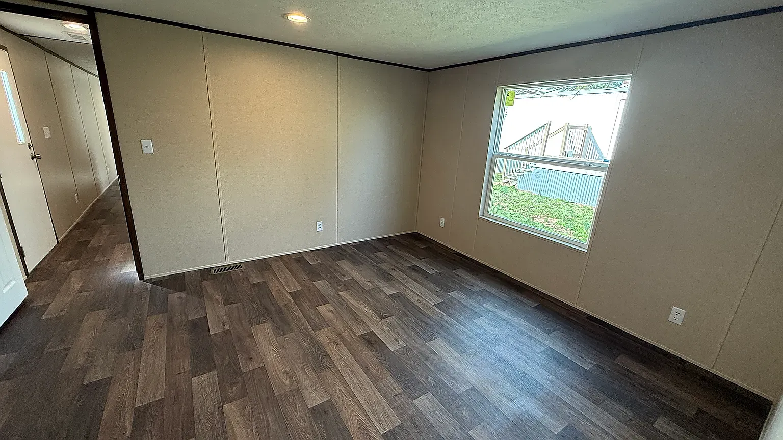 3 bed, 902 sqft, $1,100 — Photo 4