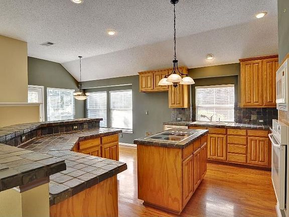 5th image of 6412 Stone Creek Trl
