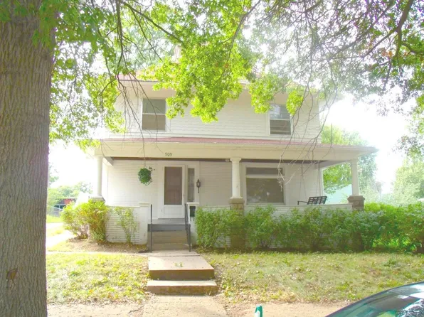 911 S 5th St, Atchison, KS 66002