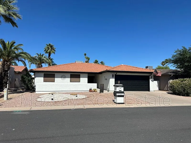 3 bed, 2.0 bath, 1823 sqft, $2,100 — Photo 2