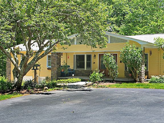 2nd image of 1141 Brockmore Dr