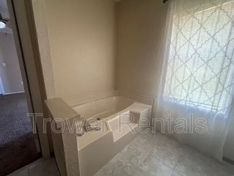 5153 N Moss Ave — Photo 6