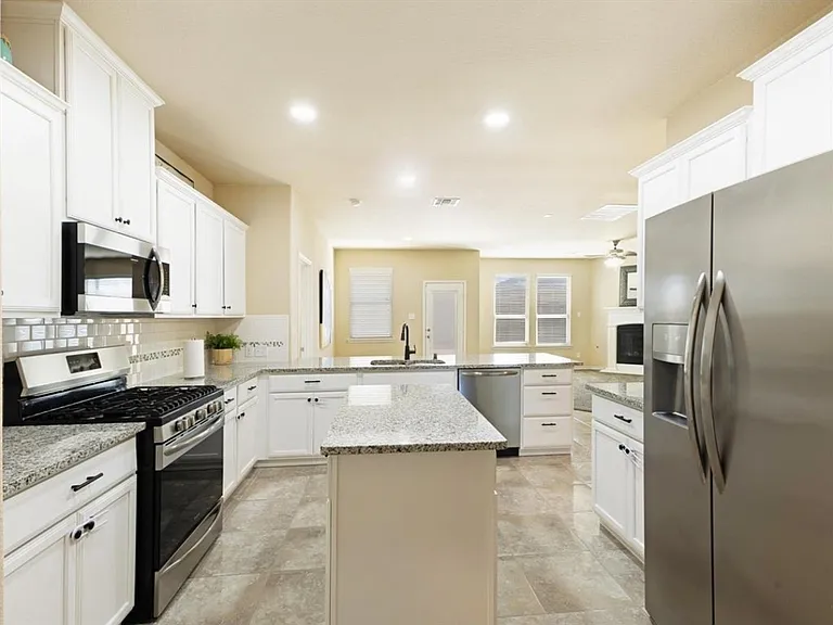2109 Lake Hawthorne Trl — Photo 5