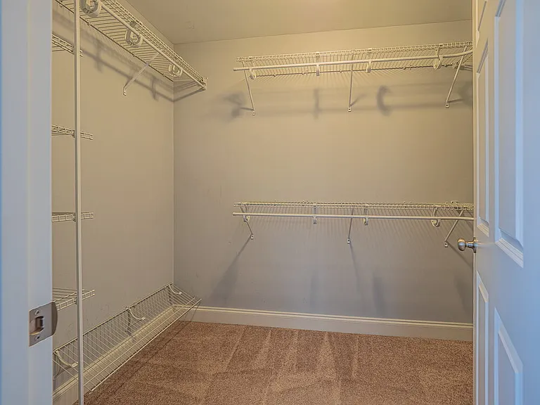 2740 Foxcroft Cir — Photo 27