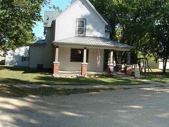 1st image of 910 Park St