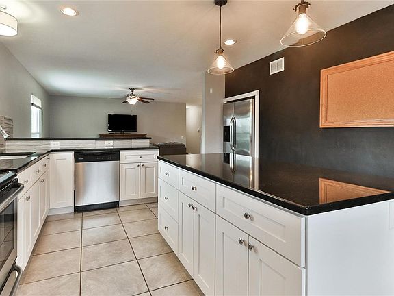 3rd image of 13125 Cannes Dr