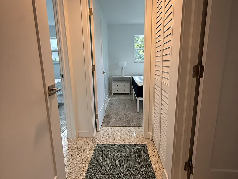 421 SW 9th St #2 — Photo 3
