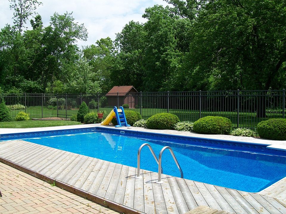 2nd image of 1520 Pine Grove Ln