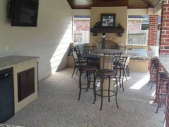 4th image of 706 Falcon Lake Dr