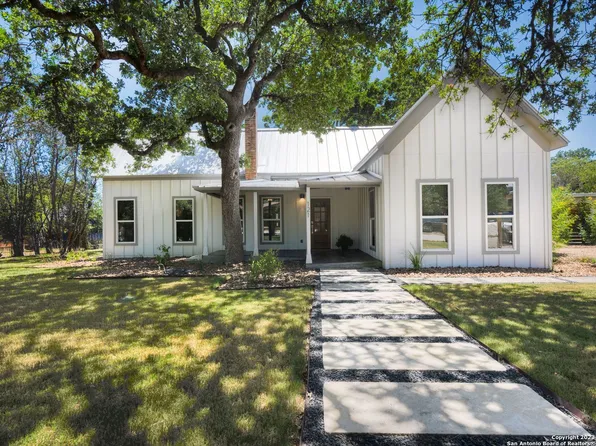 121 CHURCH ST, Center Point, TX 78010