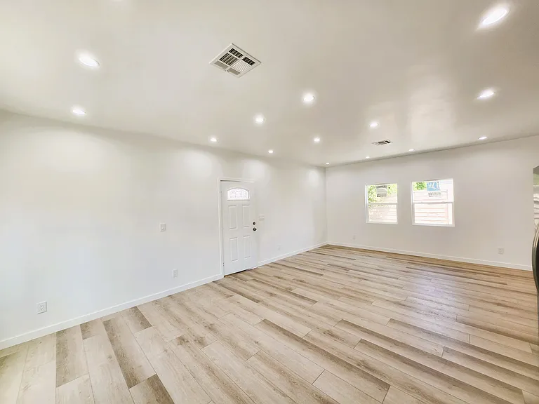 16047 Napa St — Photo 6