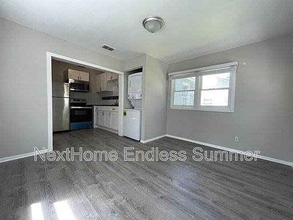 4th image of 2887 Lenox Ave