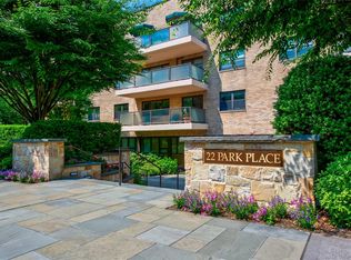 22 Park Place #4C, Great Neck, NY 11021