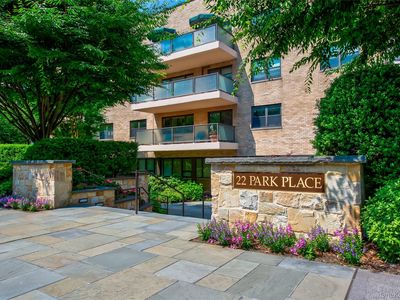 22 Park Place #4C, Great Neck, NY, 11021