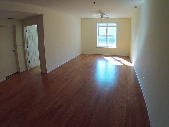 5th image of 1034 W Waveland Ave #1