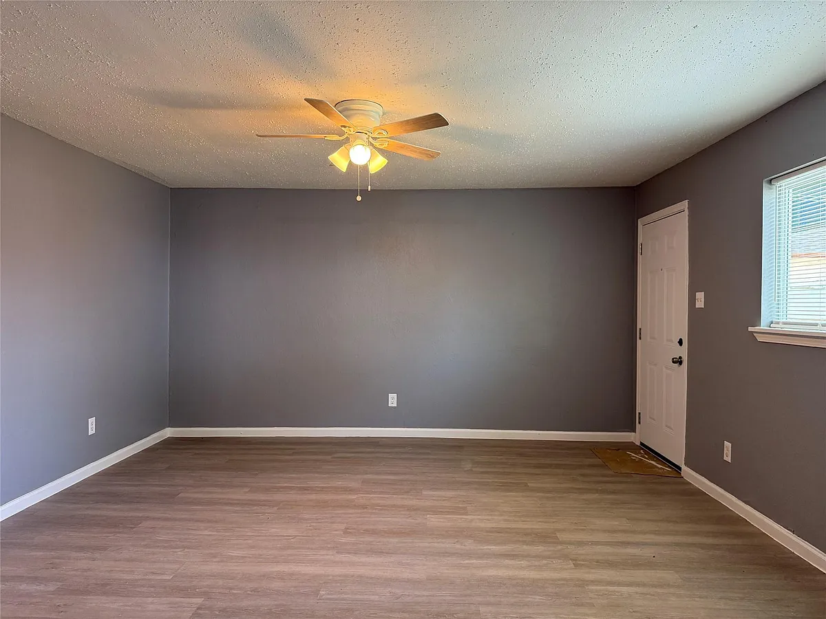 Building Photo - 8010 Roswell St #3