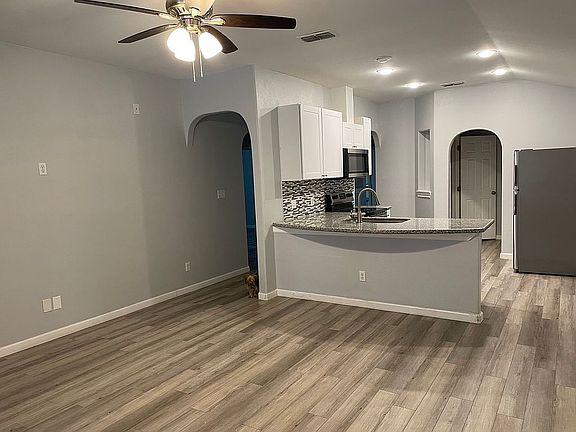 2nd image of 3067 Duck Pond Dr