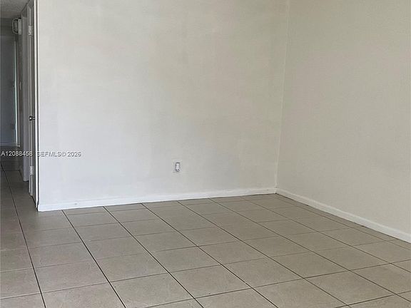 3rd image of 5530 SW 36th St #1